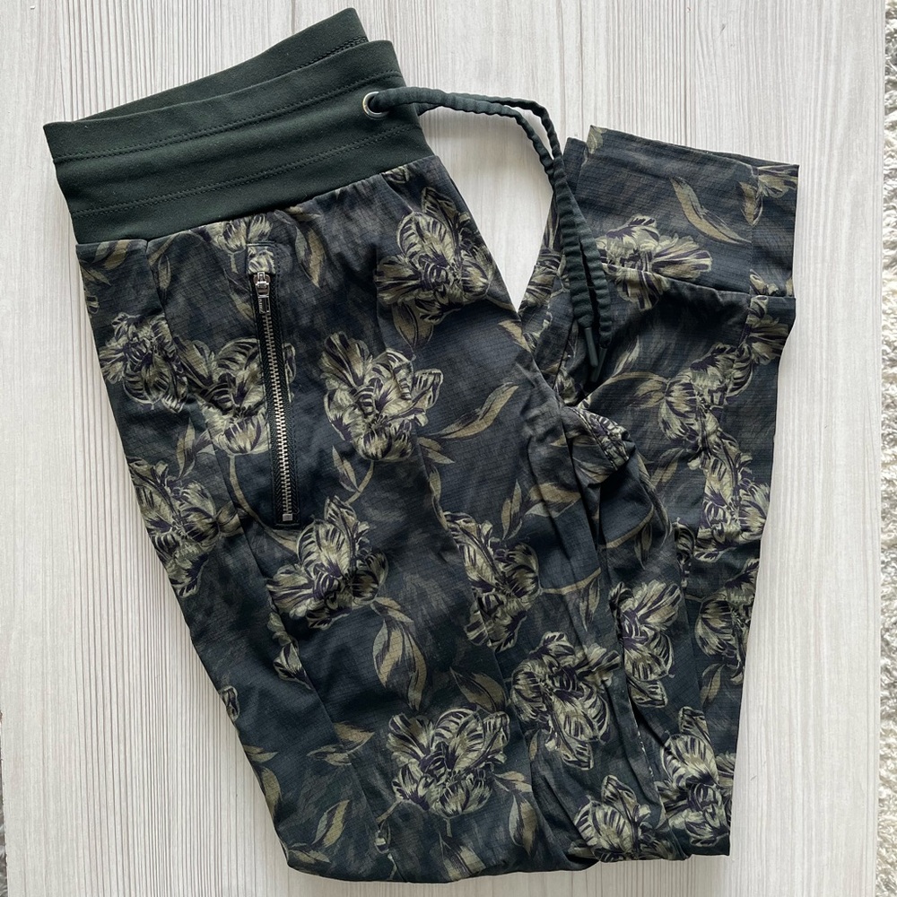 Athleta Trekkie North Printed Jogger